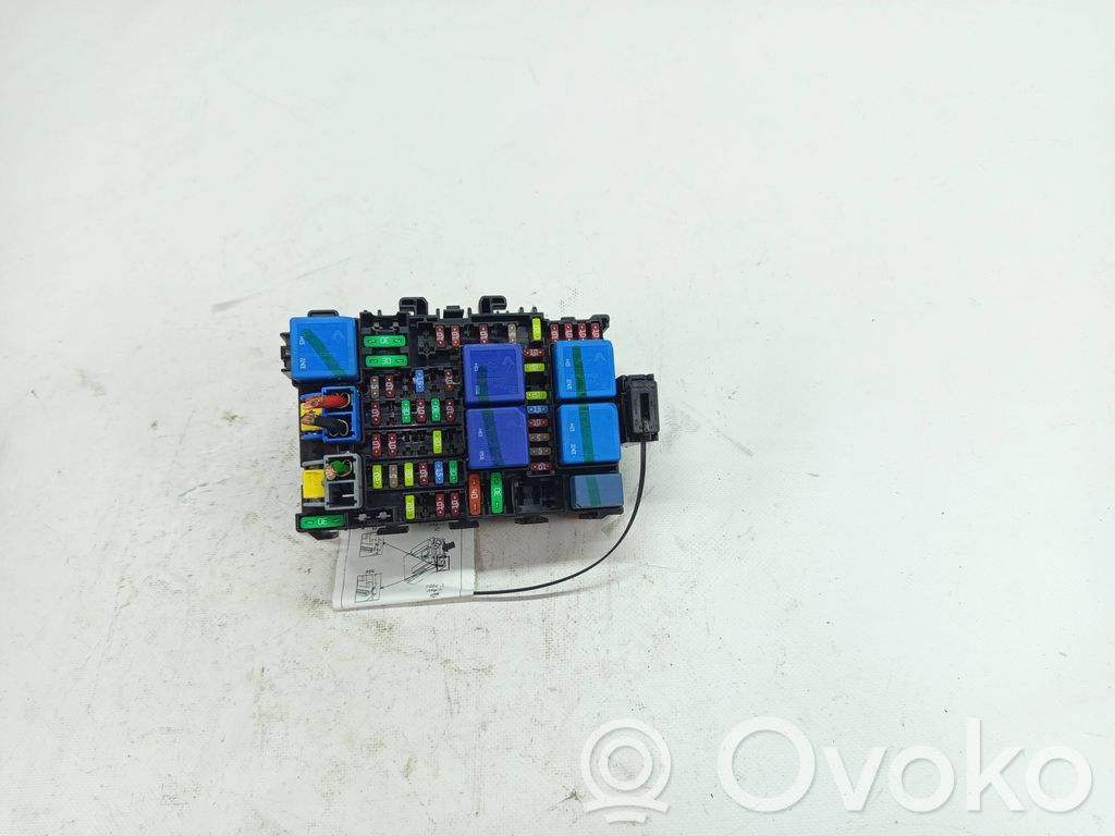Nissan Juke II F16 Fuse module 