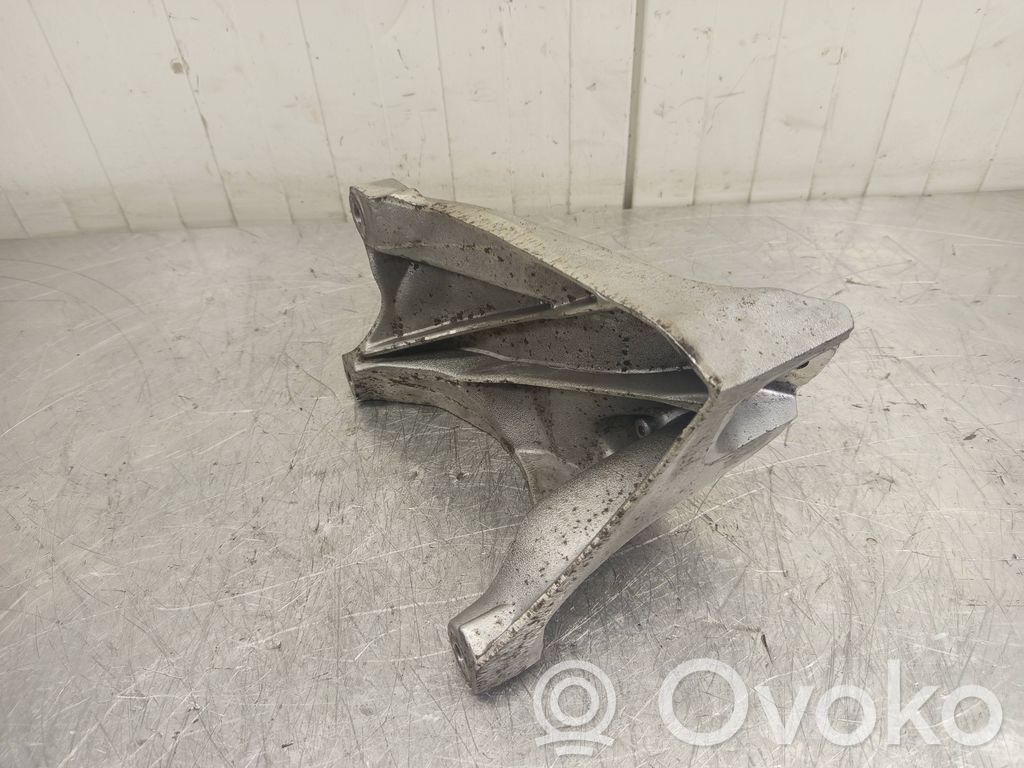 Porsche Cayenne (92A) Engine mounting bracket 
