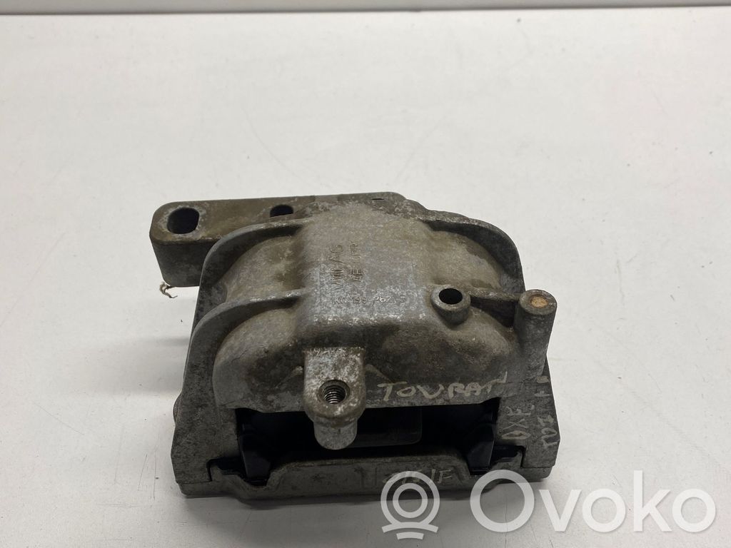 Volkswagen Golf V Engine mount bracket 