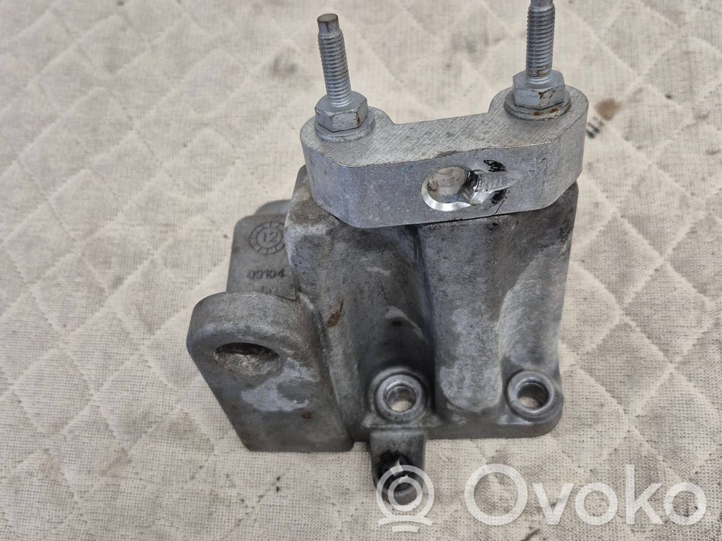 Dodge Challenger Engine mounting bracket 