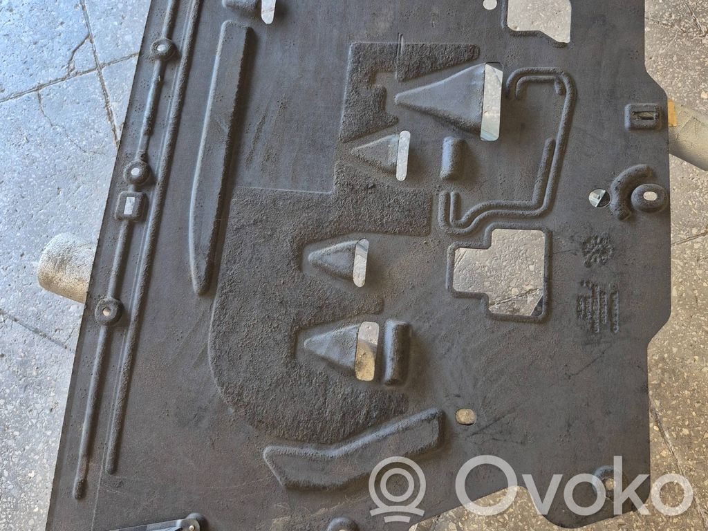 Volvo XC60 Engine splash shield/under tray 