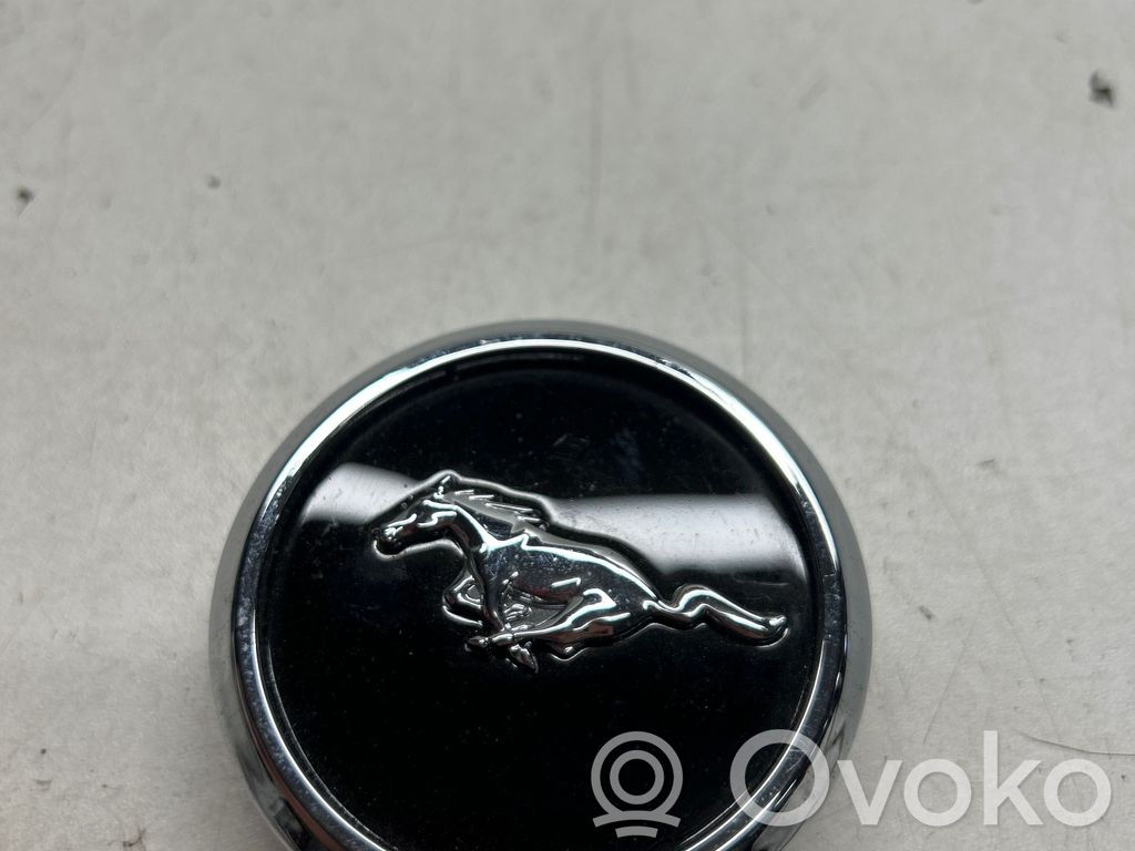 Ford Mustang V Rūpnīcas varianta diska centra vāciņš (-i) 