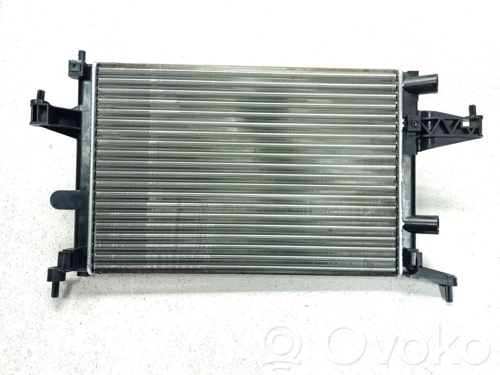 Opel Corsa C Jäähdyttimen lauhdutin 