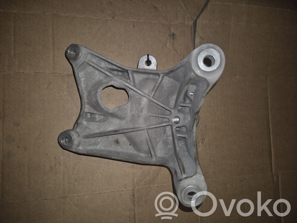 Porsche Macan (95B) Engine mounting bracket 