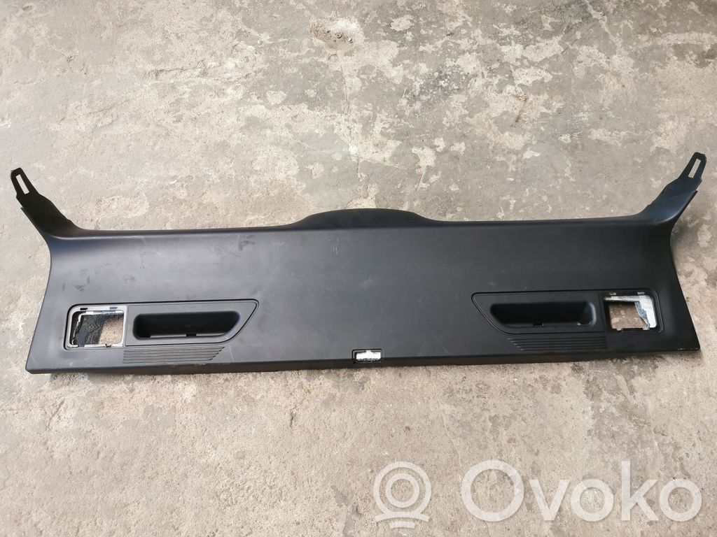 Tailgate trim   7149636
