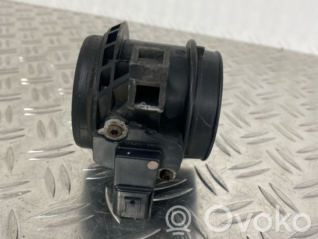 Mass air flow meter   7M5112B579