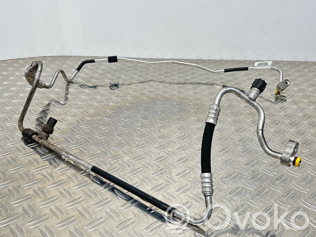 Ilmastointilaitteen putki (A/C)   64539151736
