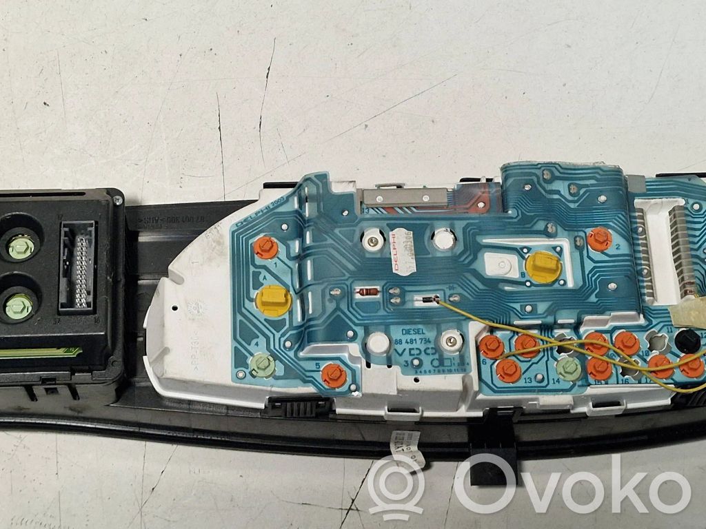 Opel Omega B2 Speedometer (instrument cluster) 