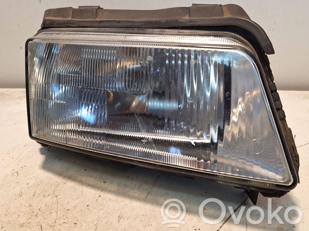 Audi A4 S4 B5 8D Lampa przednia 