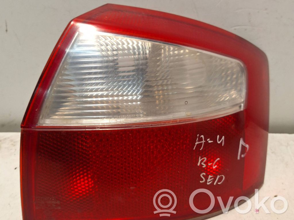 Audi A4 S4 B6 8E 8H Задний фонарь в кузове 