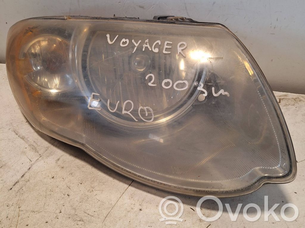 Chrysler Voyager Lampa przednia 