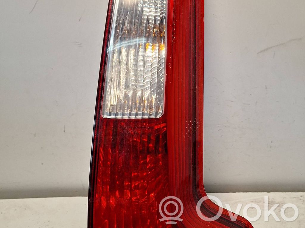Rear/tail lights   E32211