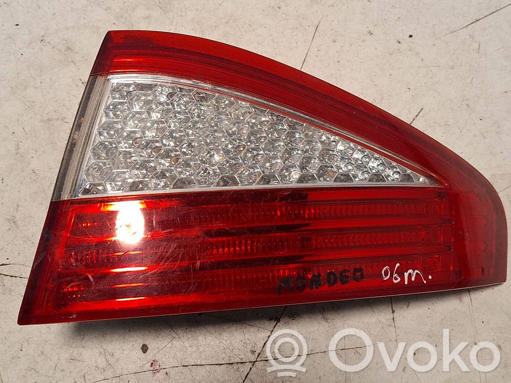 Ford Mondeo MK IV Aizmugurējais lukturis virsbūvē 