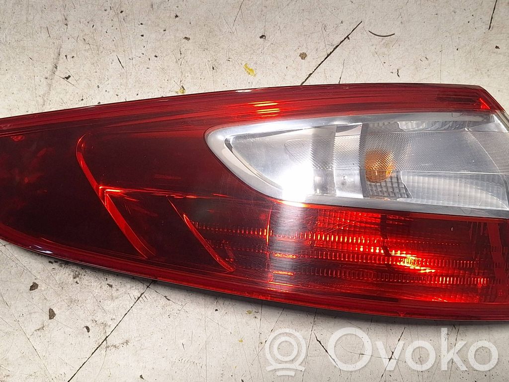 Renault Fluence Lampă spate în caroserie 