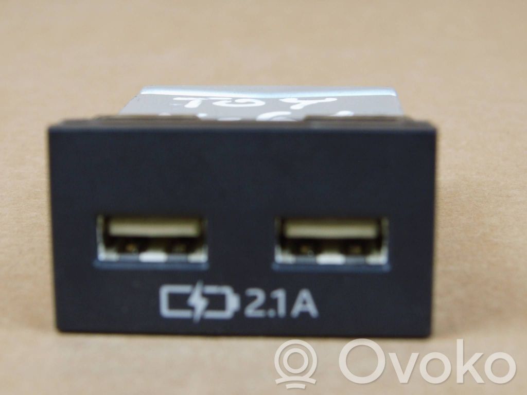 Toyota RAV 4 (XA50) Priză USB 