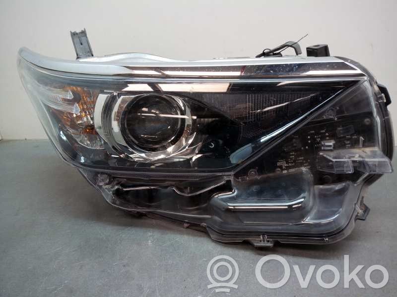 Toyota Auris E180 Lampa przednia 