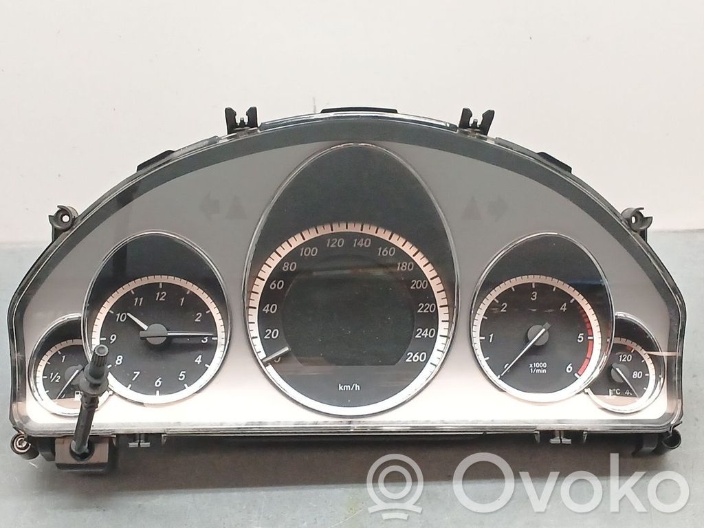 Mercedes-Benz E A207 Tachimetro (quadro strumenti)