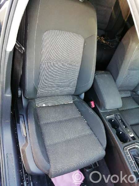 Volkswagen Passat Alltrack Front passenger seat 
