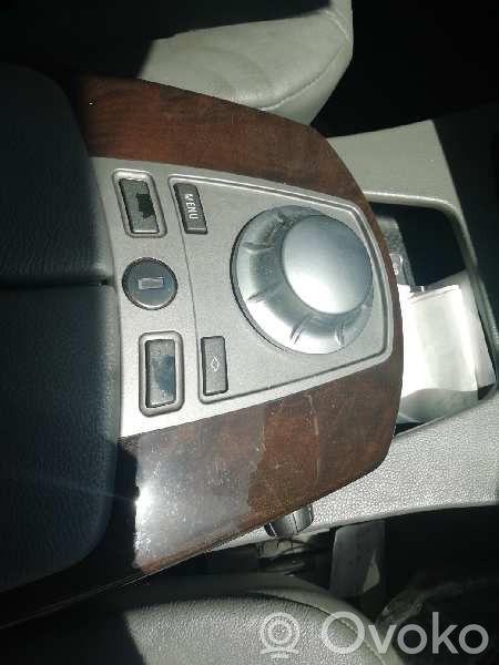 Interrupteur / bouton multifonctionnel   IDRIVE