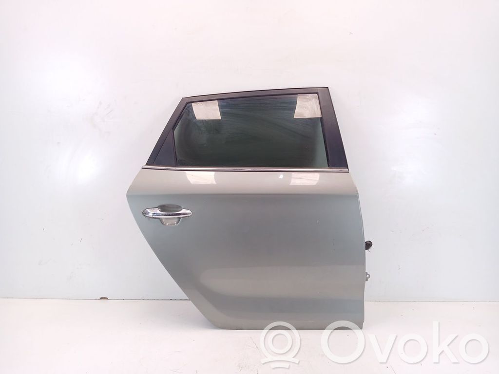 KIA Carens III Puerta trasera 