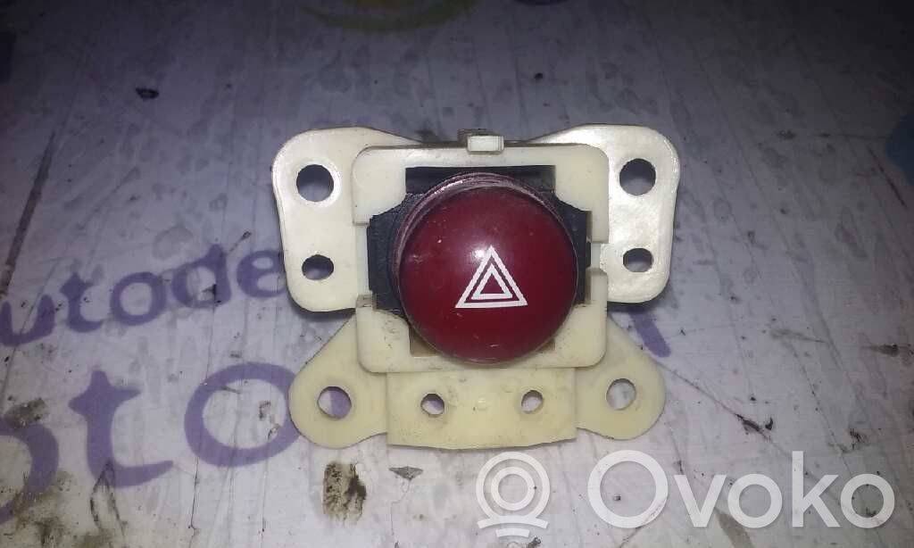 Botón interruptor de luz de peligro