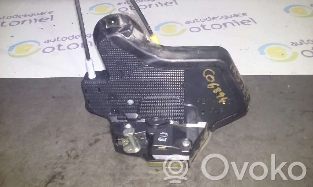 Toyota Corolla Verso E121 Rear door lock 