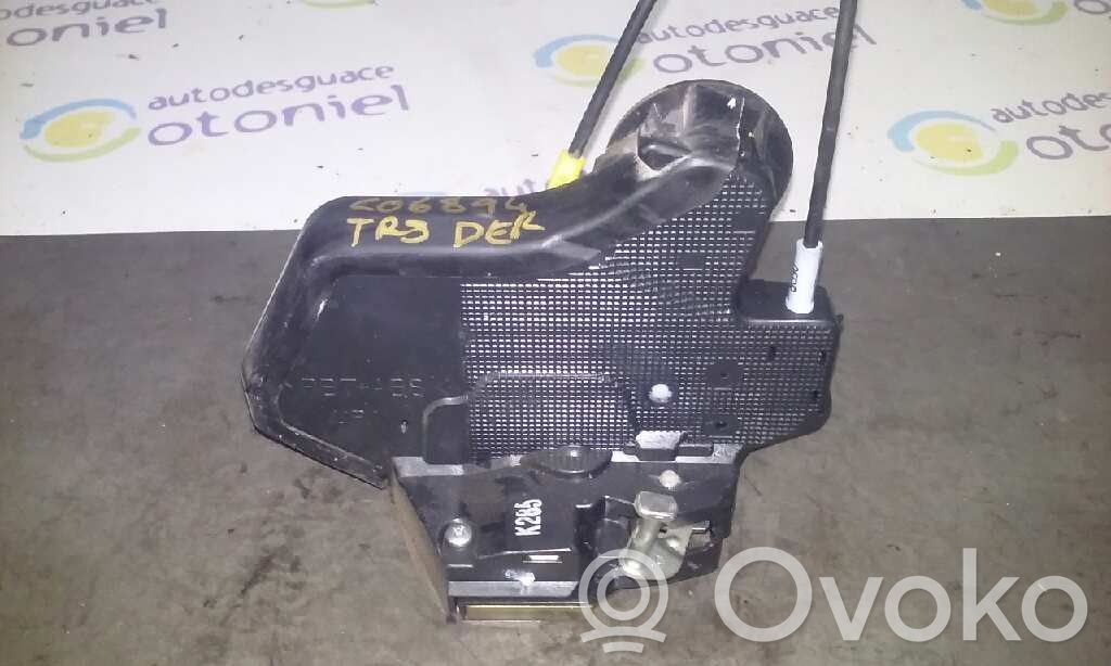 Toyota Corolla Verso E121 Rear door lock 