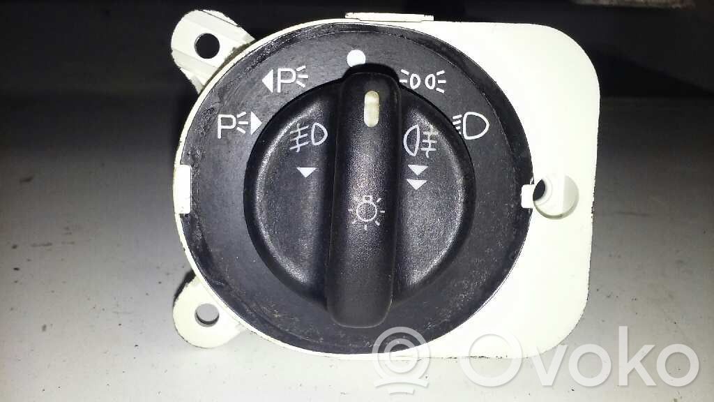 Ford Mondeo Mk III Interrupteur d'éclairage de la cabine dans le panneau 