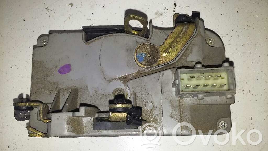 Peugeot 206 Priekšpusē slēdzene 