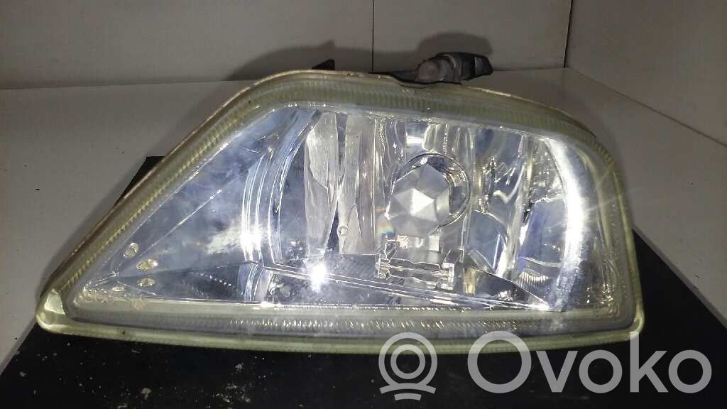 Ford Focus Miglas lukturis priekšā 