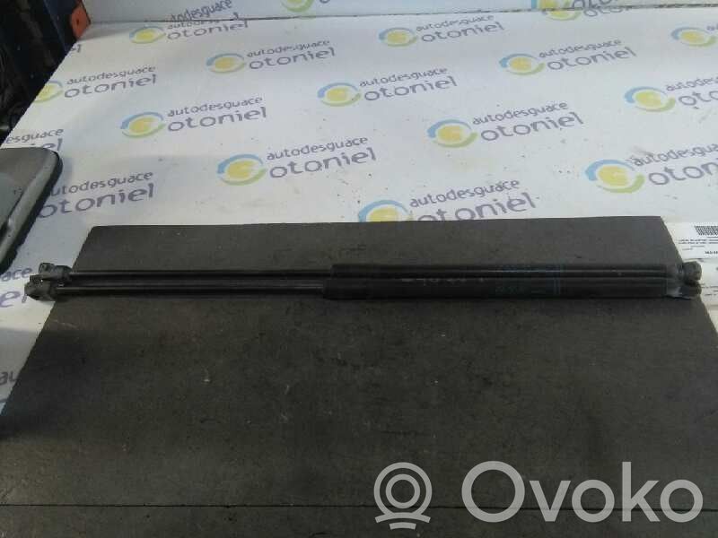 Opel Corsa E Takaluukun tuen kaasujousi 