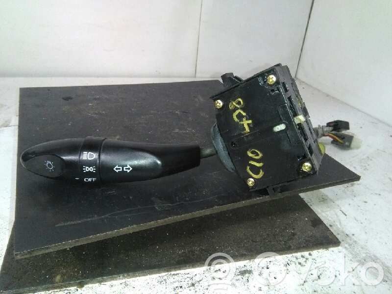 Hyundai Lantra II Interrupteur d'éclairage de la cabine dans le panneau 