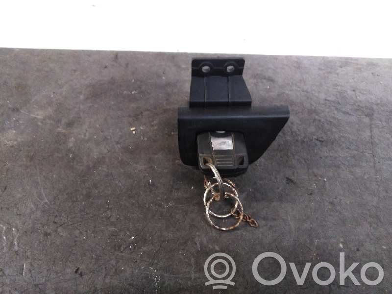 BMW 1 E81 E87 Užvedimo spynelė 