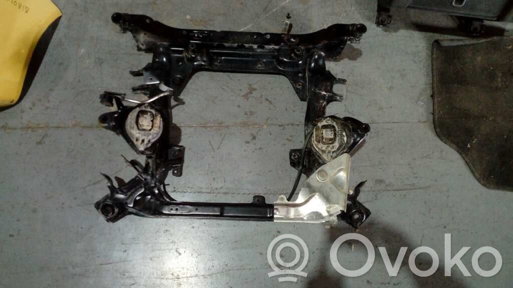 BMW 3 E90 E91 Priekinis traversas 