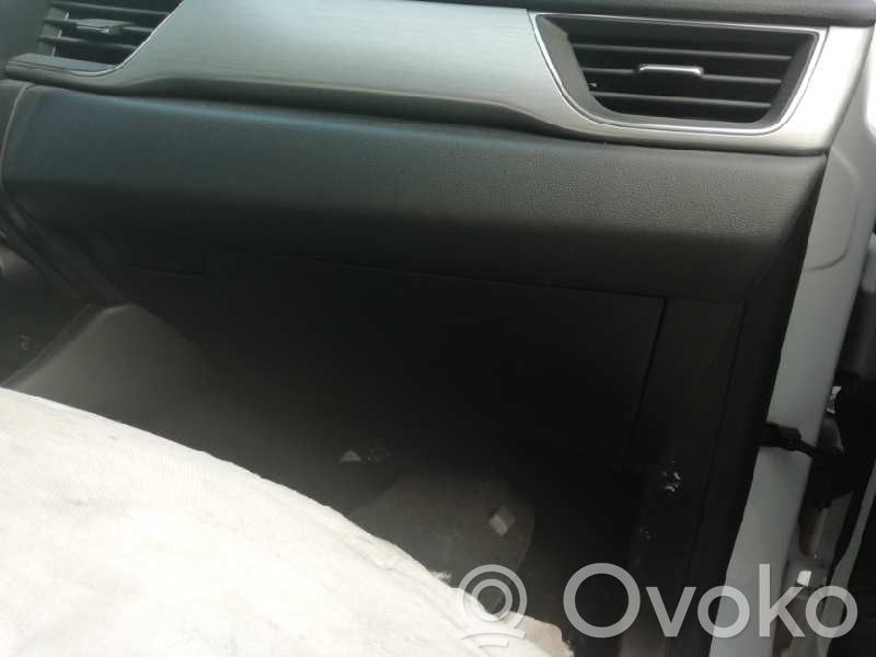 Glove box
