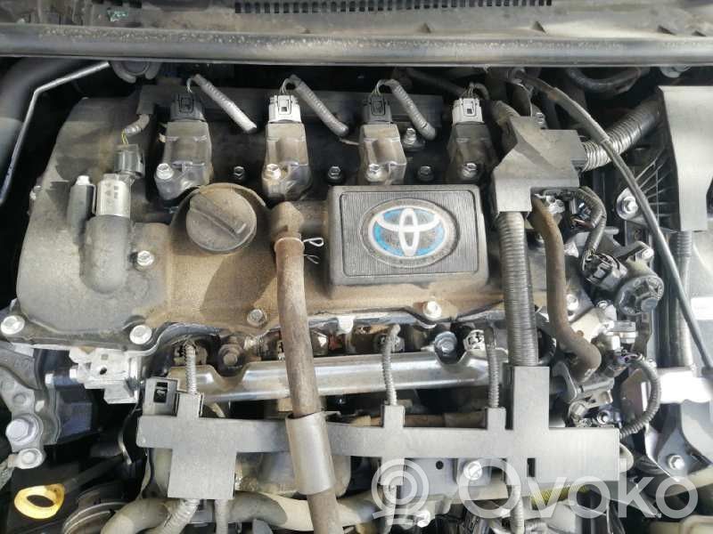 Moottori   2ZR,183000KM