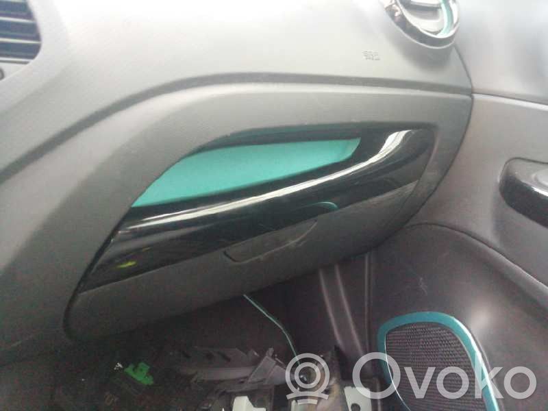 Renault Captur Daiktadėžė 