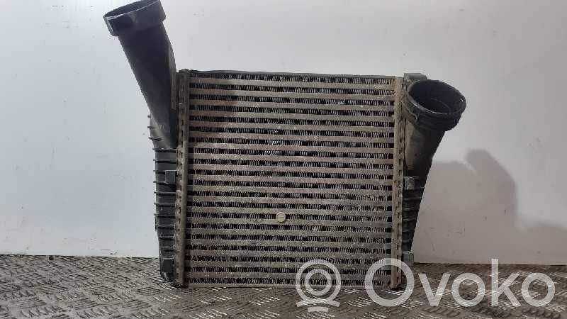 Volkswagen Touareg I Chłodnica powietrza doładowującego / Intercooler 