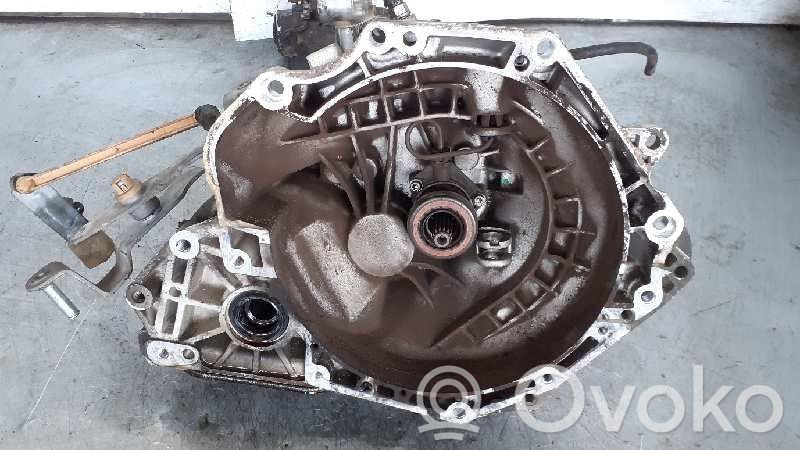 Manualna 5-biegowa skrzynia biegów   B15072F13MC418,98464KM