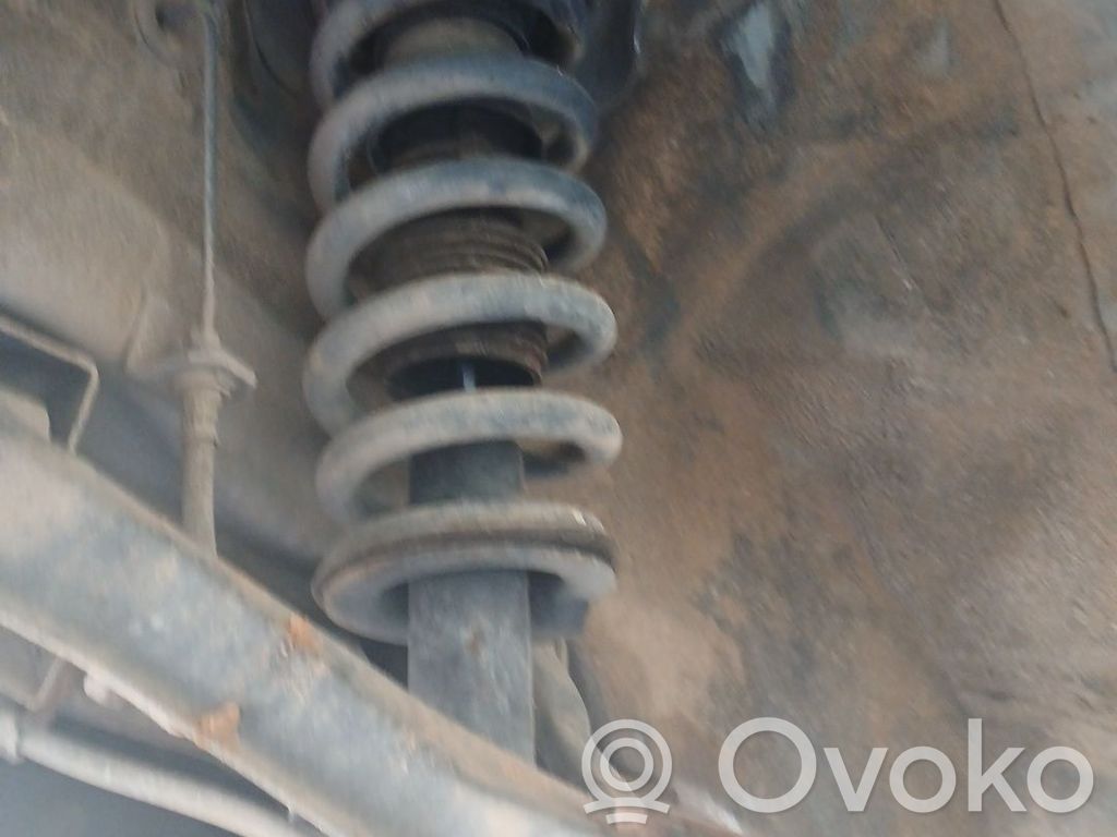 Mitsubishi Montero Amortyzator osi przedniej ze sprężyną 