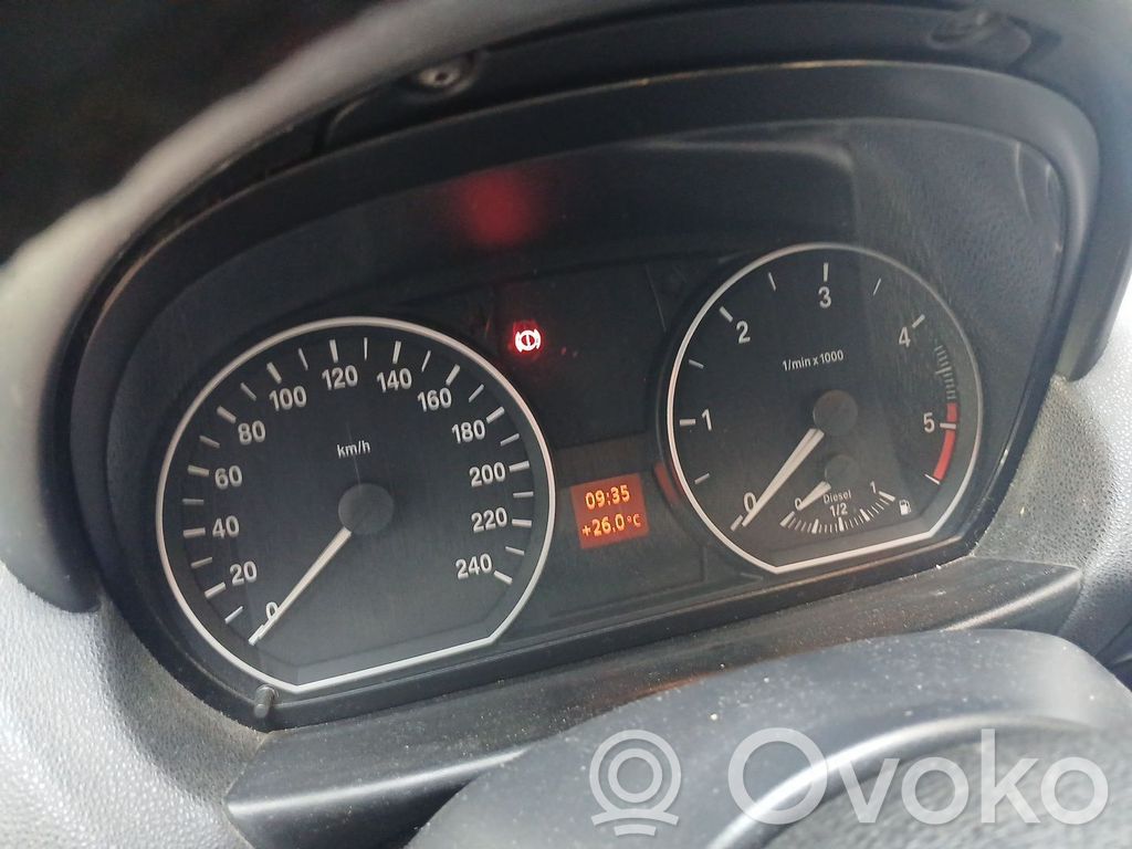 BMW 1 E81 E87 Spidometrs (instrumentu panelī) 