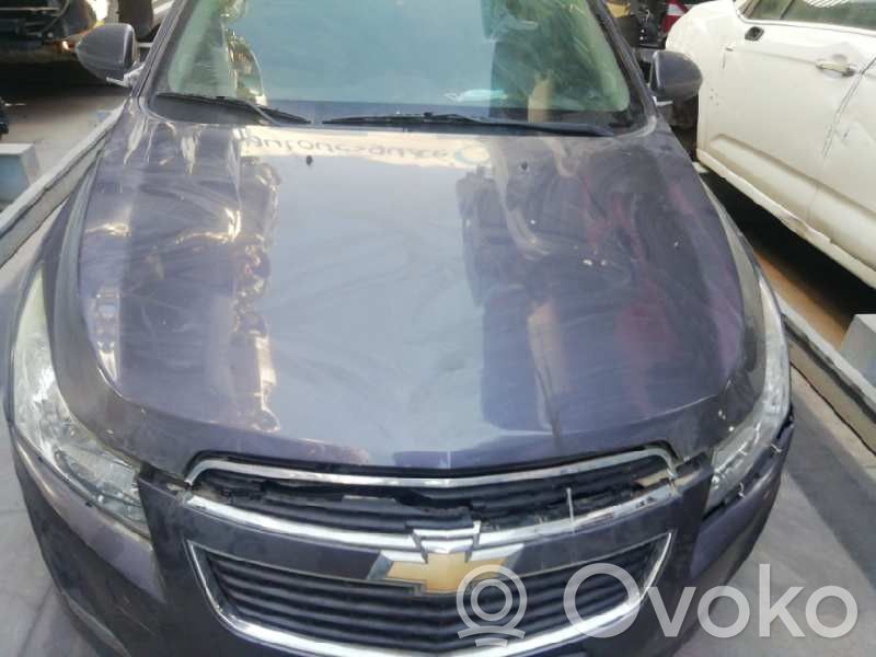 Chevrolet Cruze Капот двигателя 