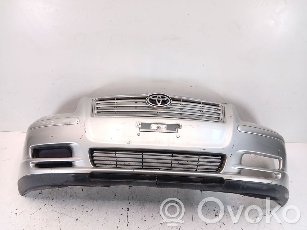 Toyota Avensis T250 Parachoques delantero 