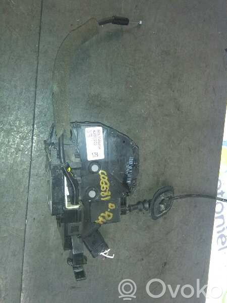 Renault Clio III Front door lock 