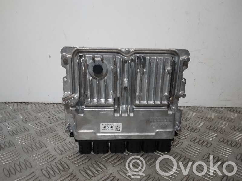BMW 1 F40 Engine control unit/module 
