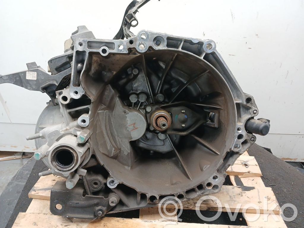 Manual 5 speed gearbox   20V261