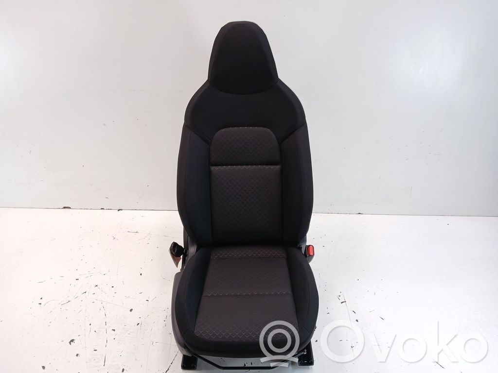 Nissan Juke II F16 Fotel przedni pasażera 