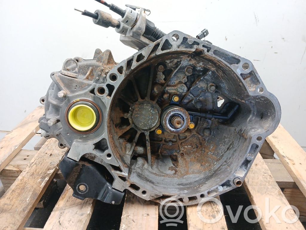 KIA Xceed Cutie viteze manuală cu 5 trepte 