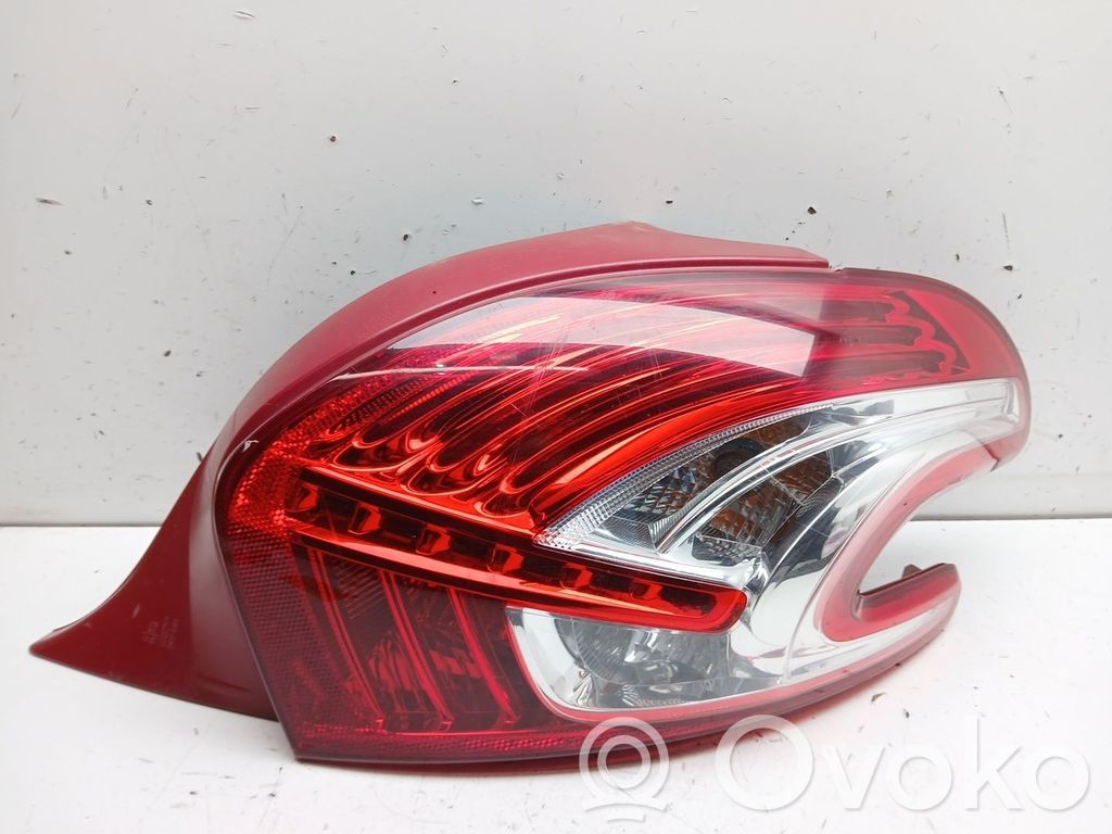 Peugeot 208 I Feux arrière / postérieurs