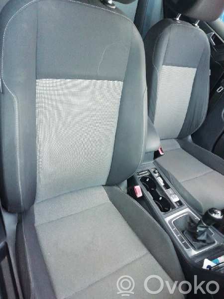 Volkswagen Golf SportWagen Fotele / Kanapa / Komplet 